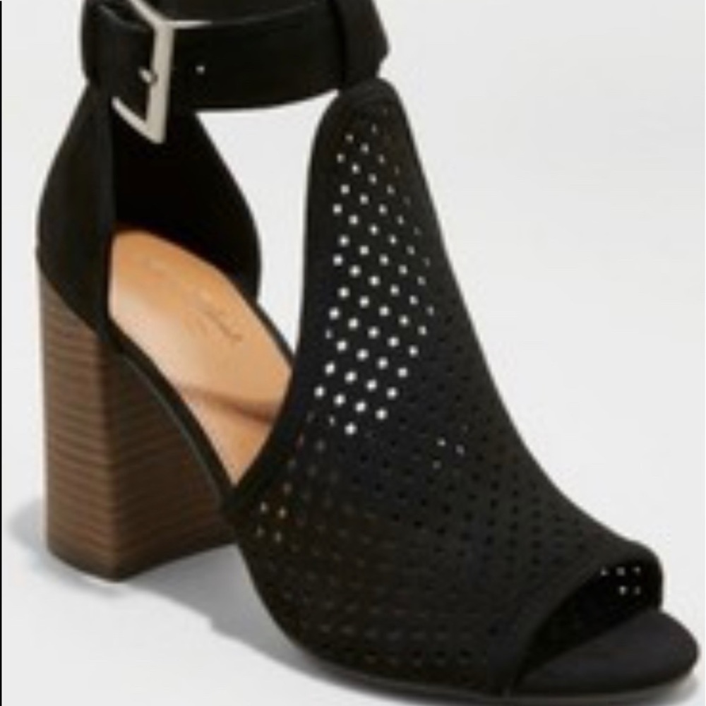 Universal Thread Hannah Sandals Chunky 4” heel